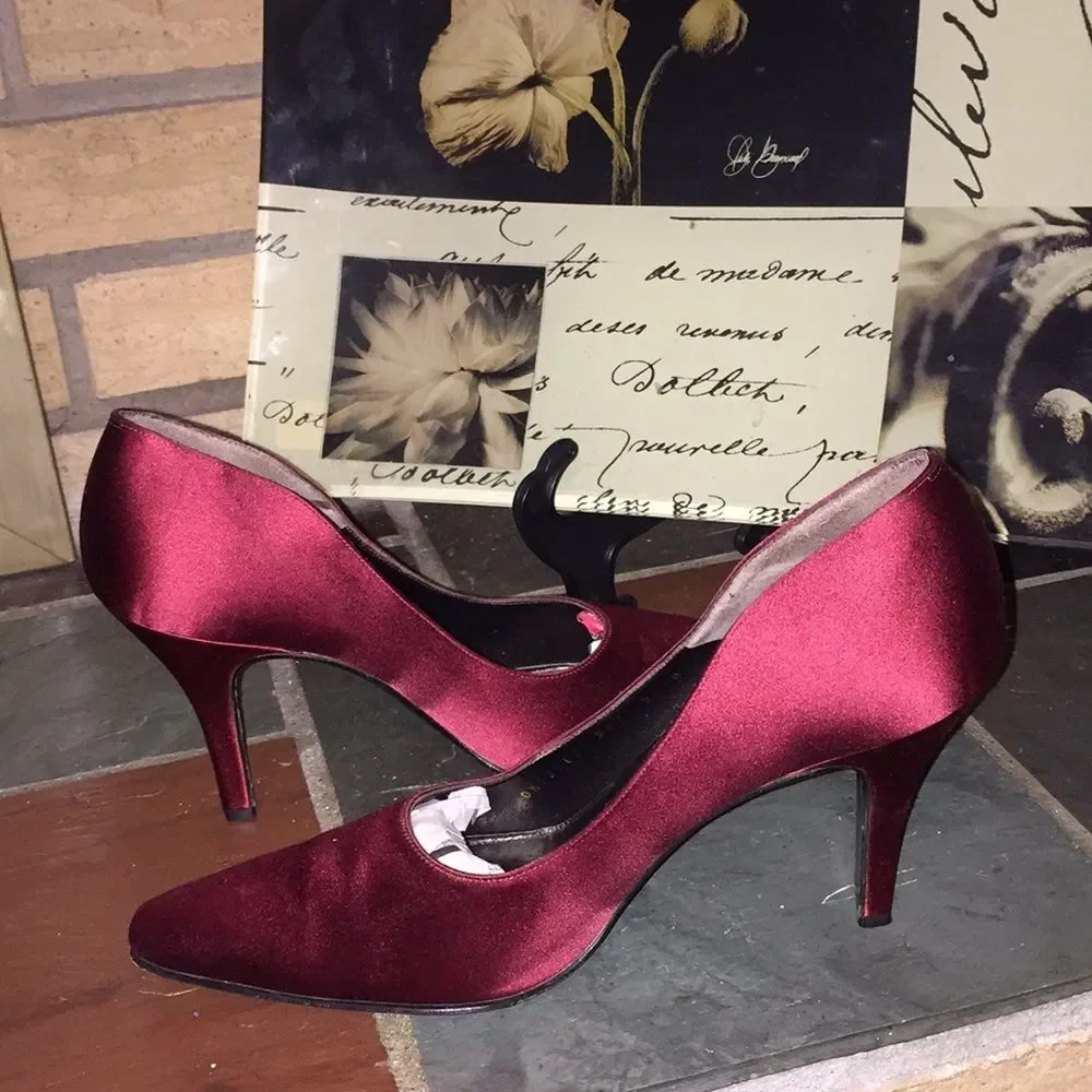 Salvatore Ferragamo Women's Burgundy Satin Heels Pump Size 9 Wedding Luxury Luxe